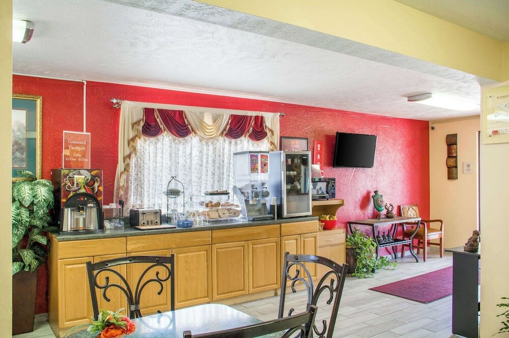 Фото Econo Lodge Lansing - Leavenworth