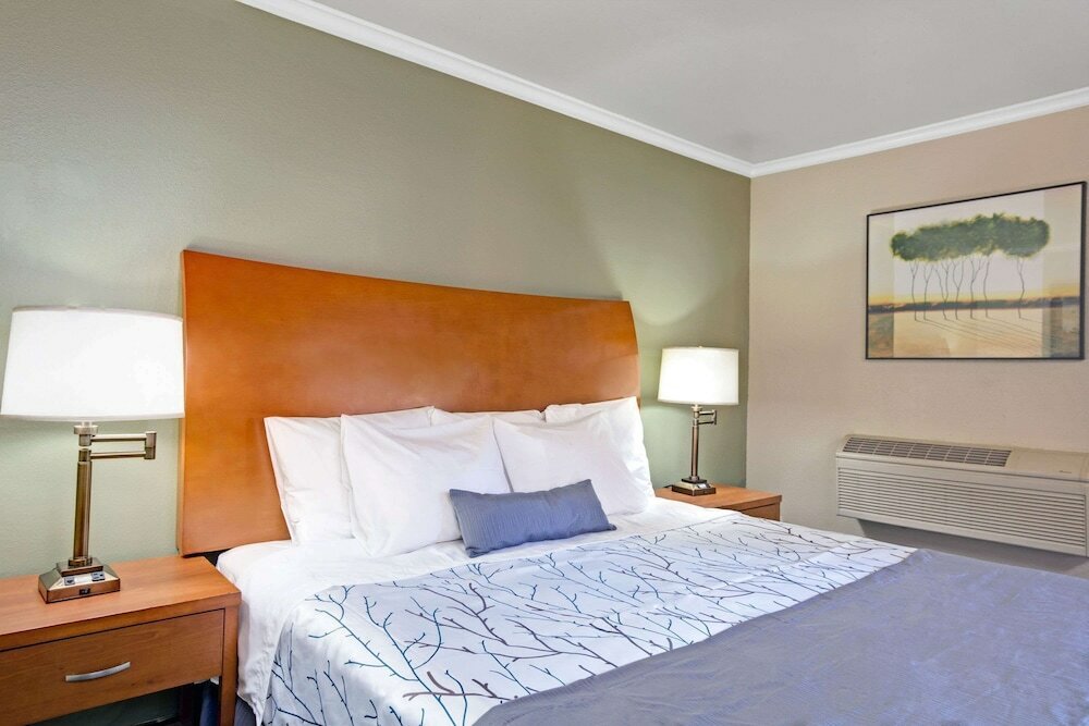 Фото Days Inn by Wyndham San Jose