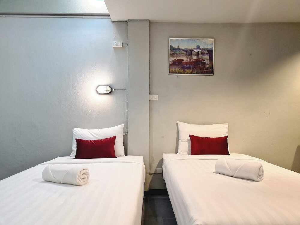 Фото The 8 Factory Hostel Phitsanulok