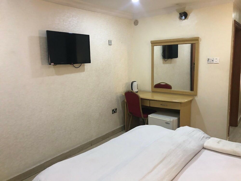 Фото Solitude Hotel Victoria Island