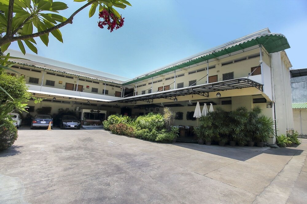 Фото Rajata Hotel