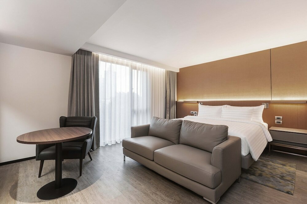 Фото Gardina Asoke Hotel & Residence