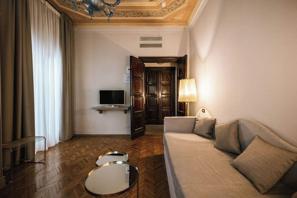 Фото Hotel De la Ville