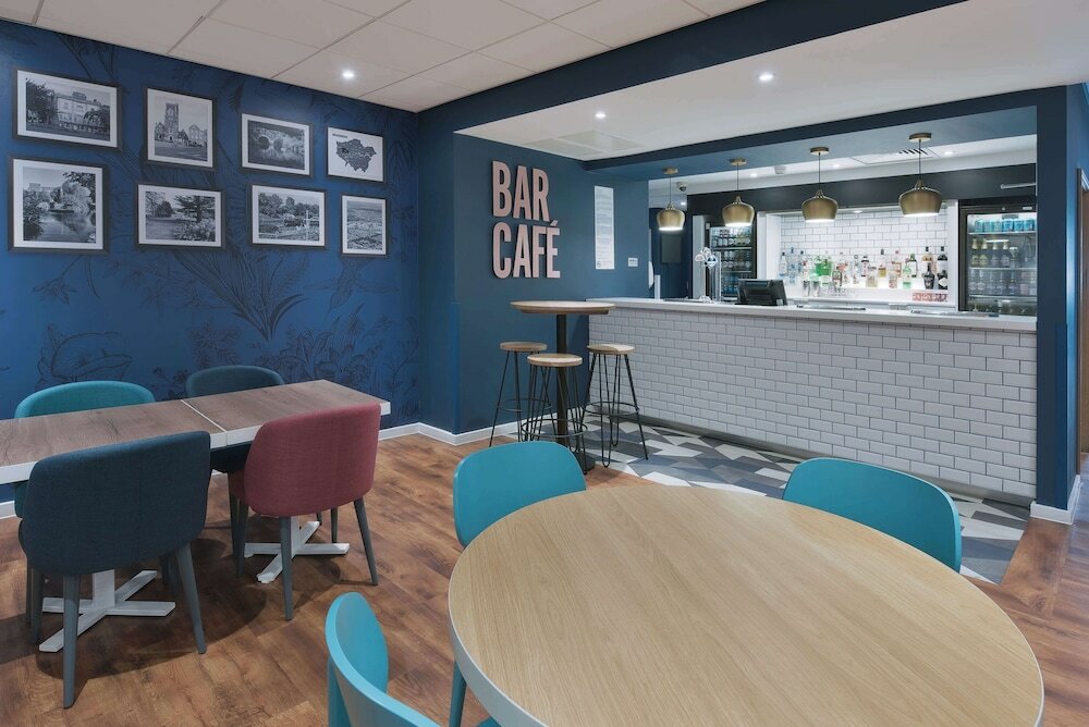 Фото Travelodge London Ealing