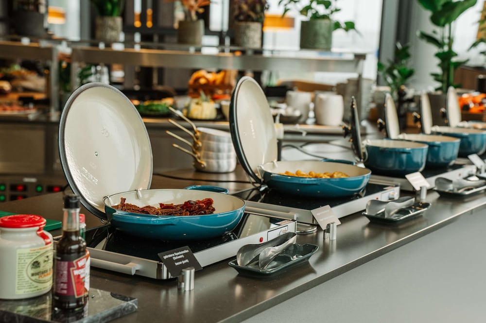 Фото Radisson Blu Hotel At Porsche Design Tower Stuttgart