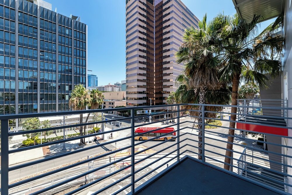 Фото Hotel Mai Downtown Long Beach