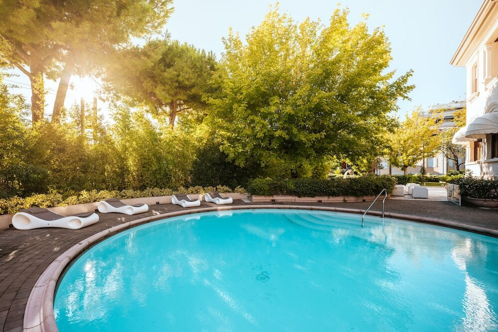 Фото Hotel De la Ville