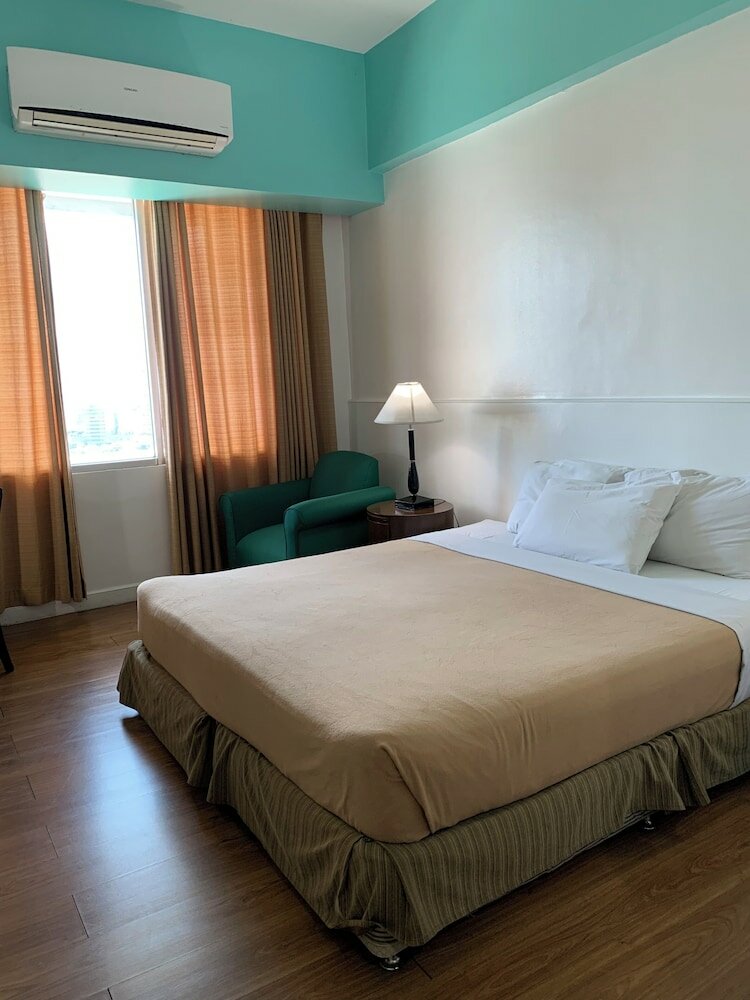 Фото The Pearl Manila Hotel