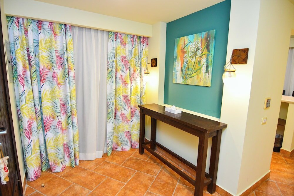 Фото Carols Beau Rivage Hotel