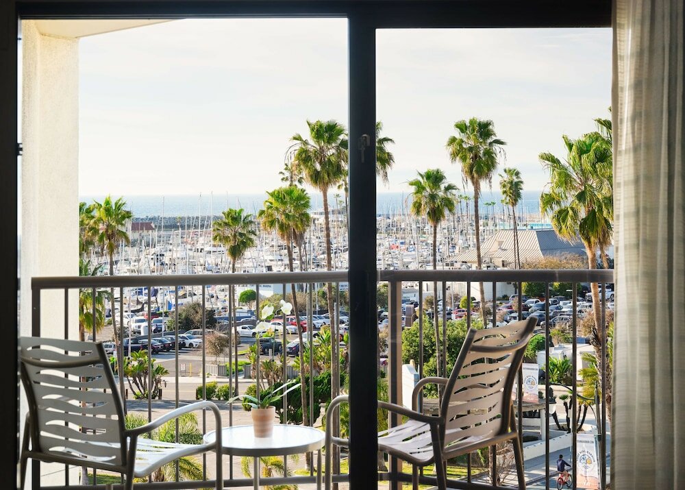 Фото Sonesta Redondo Beach & Marina
