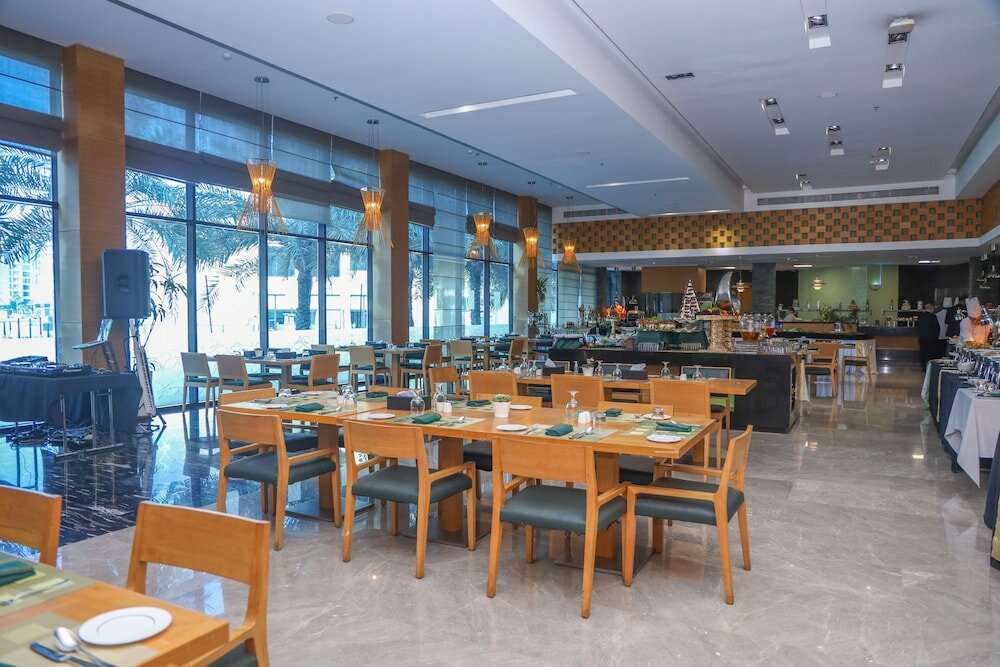 Фото Ramee Grand Hotel and Spa