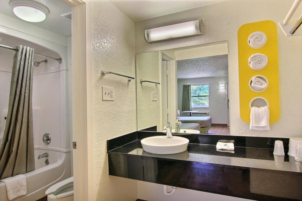 Фото Motel 6 Austin, Tx - Central Downtown Ut