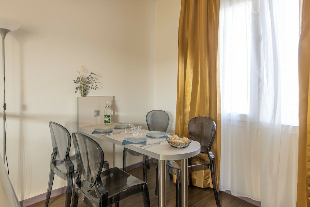 Фото Hôtel Arles Plaza