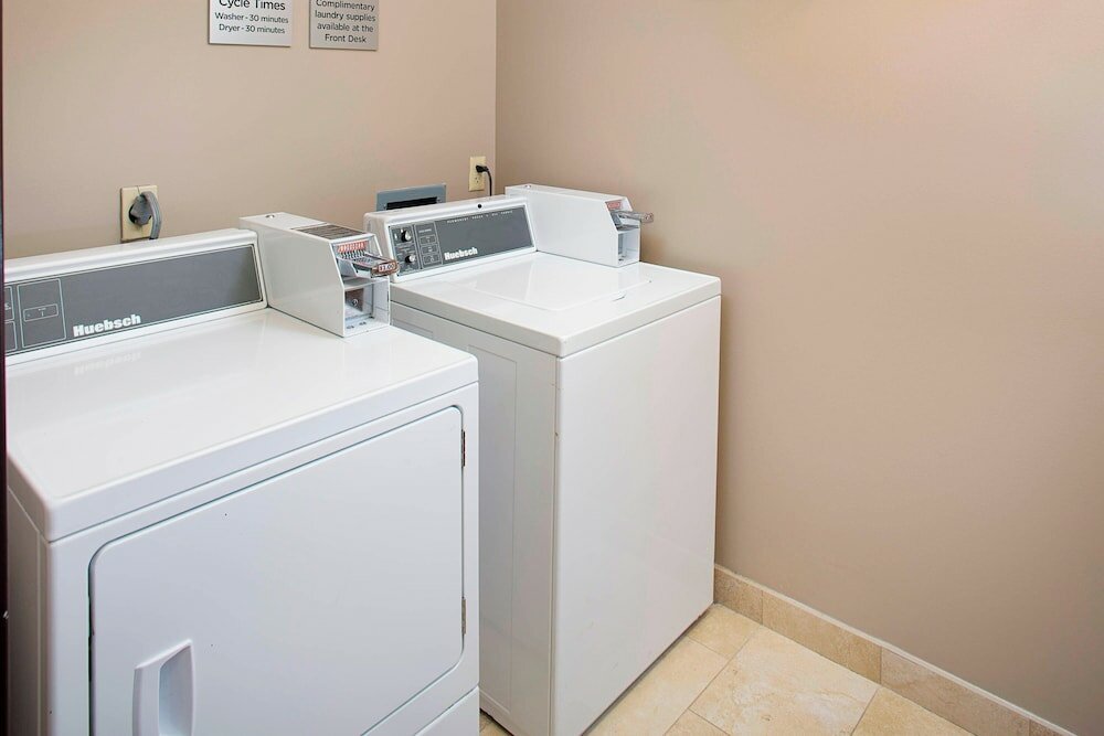 Фото Courtyard by Marriott Richmond Airport