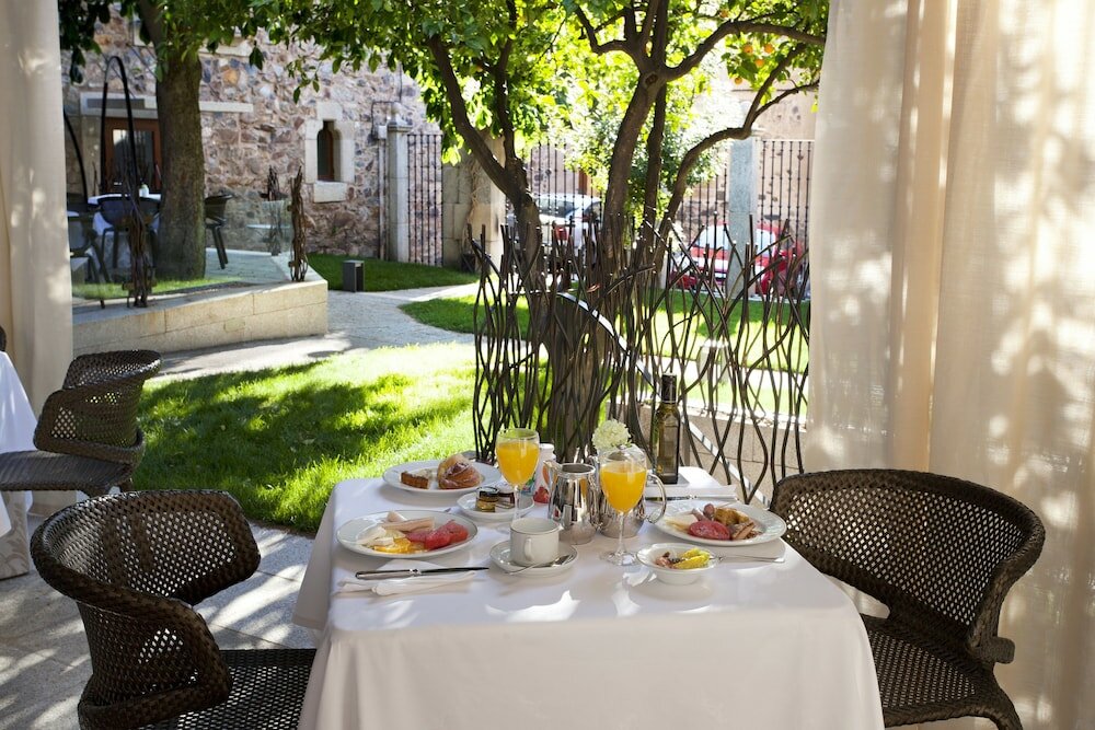 Фото Отель Parador de Cáceres