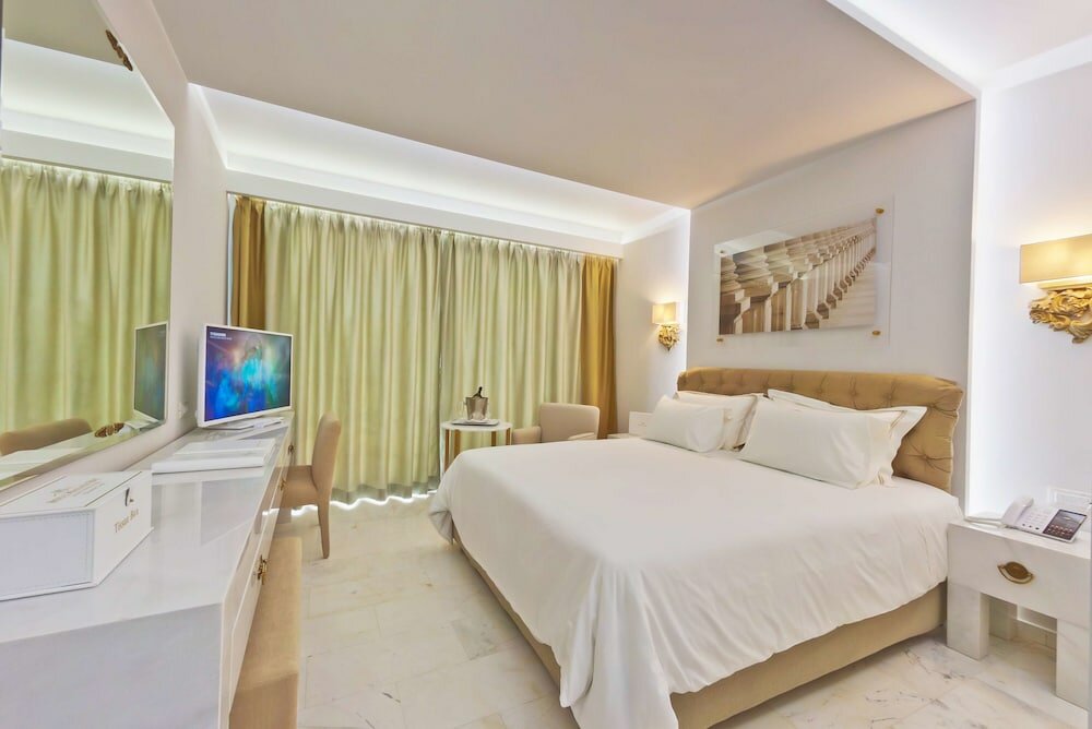 Фото Royal Marmin Bay Boutique & Art Hotel