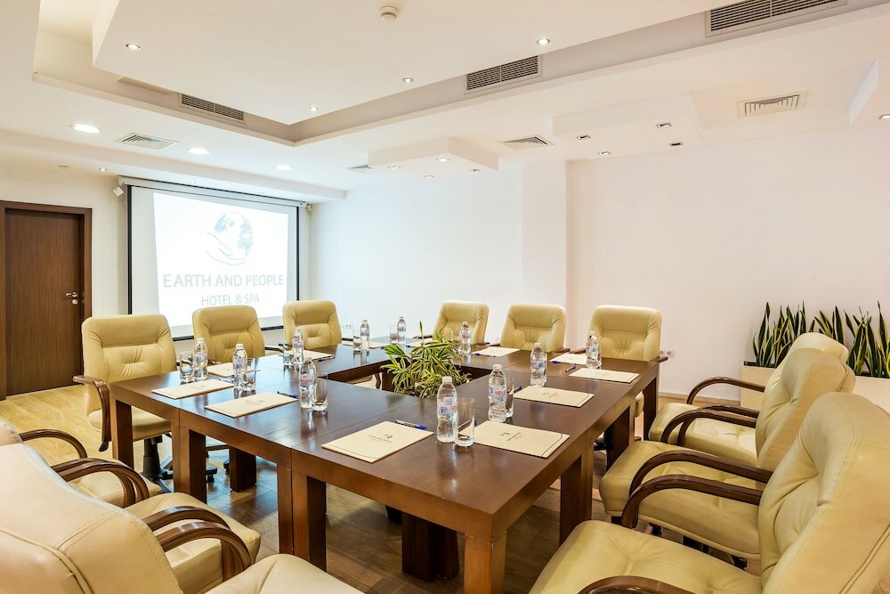 Фото Earth and People SPA Hotel Sofia