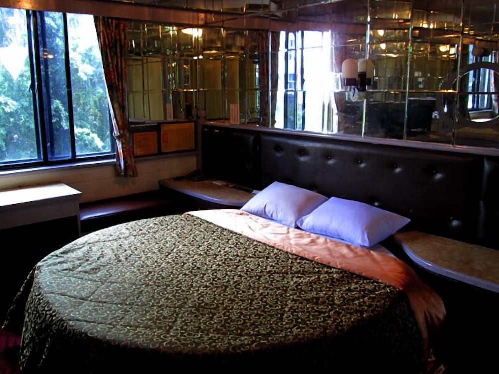 Фото One Plus One Hotel