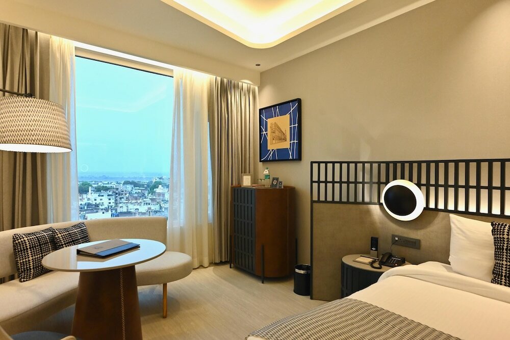 Фото The Landmark Hotel