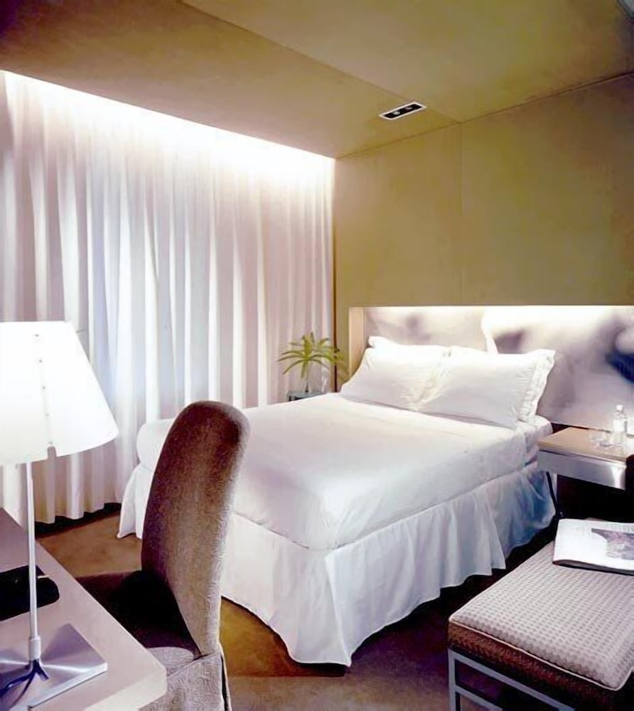 Фото The Shoreham Hotel