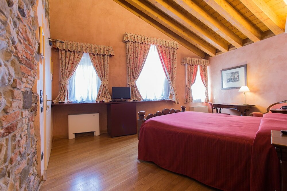 Фото Grand Hotel Entourage Palazzo Strassoldo