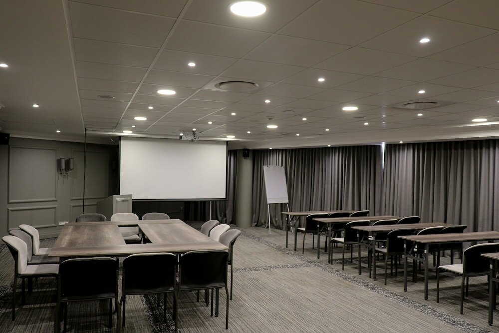 Фото Mayfair Hotel