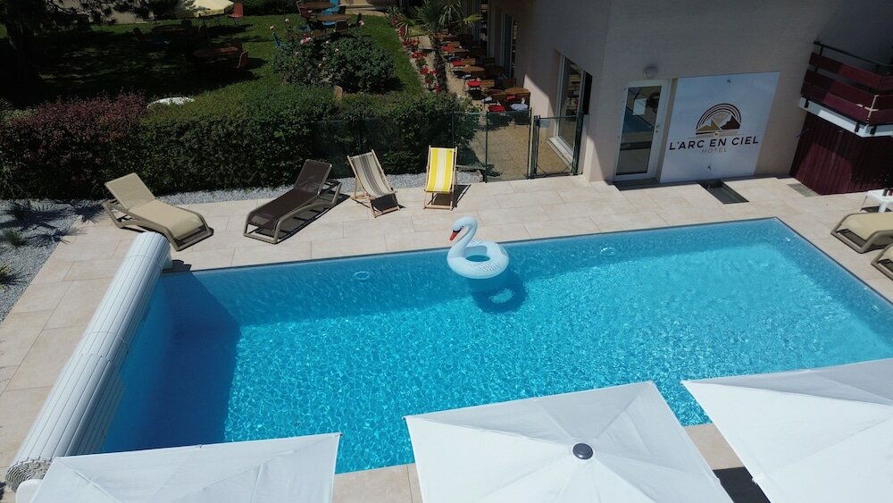 Фото Logis Hôtel l'Arc en Ciel