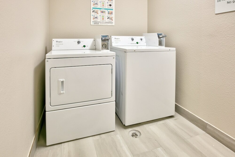 Фото Holiday Inn Express & Suites North Dallas at Preston, an Ihg Hotel