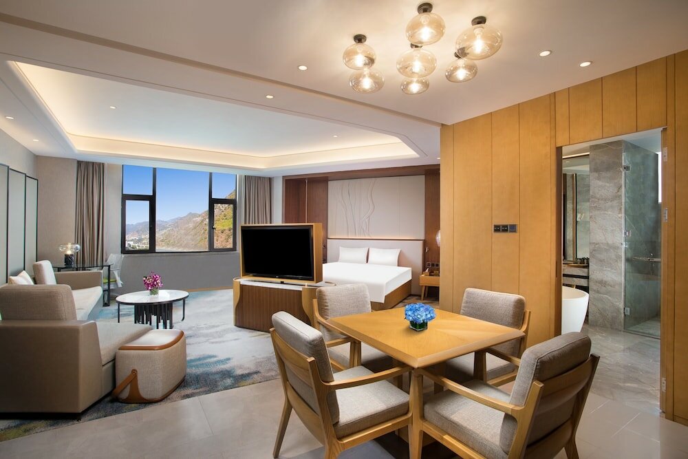 Фото Hilton Garden Inn Nujiang