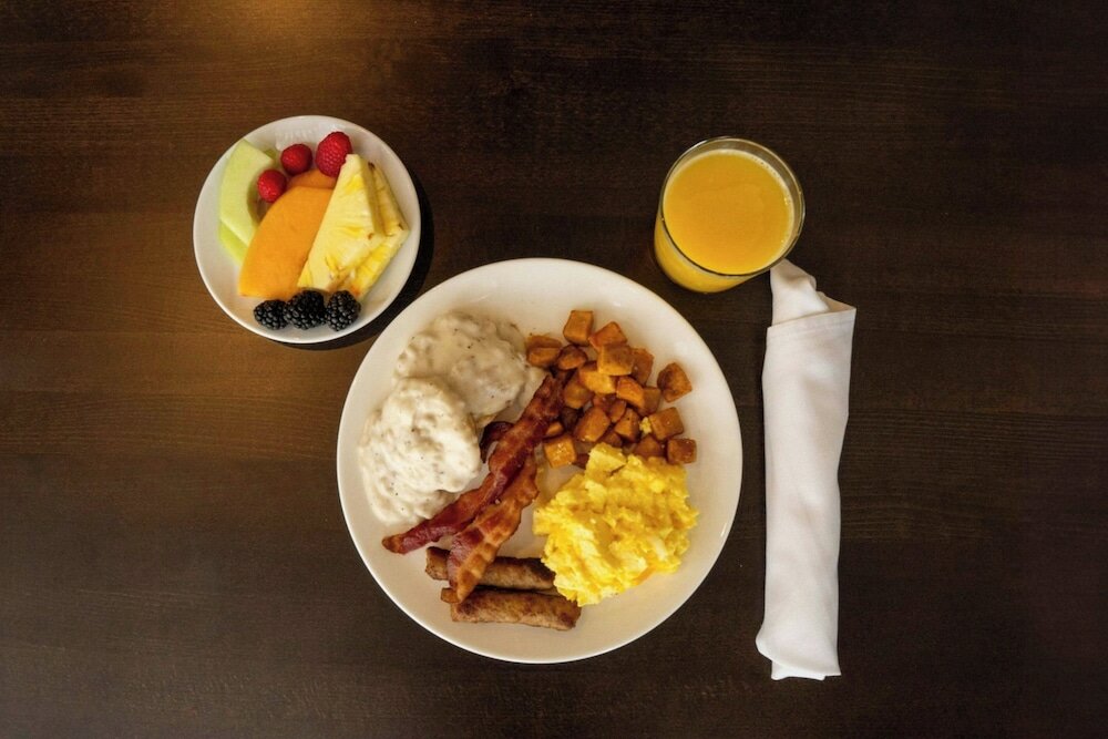 Фото Cyrus Hotel, Topeka, a Tribute Portfolio Hotel