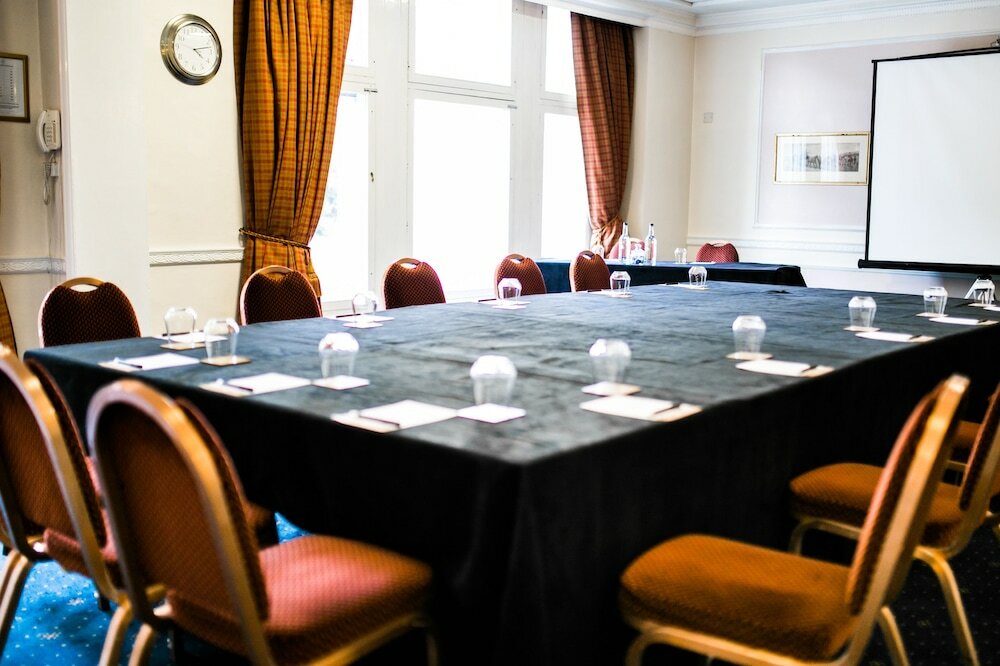 Фото The Angel Hotel