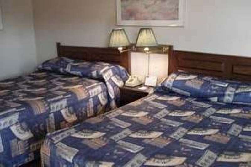 Фото Knights Inn Fort Erie