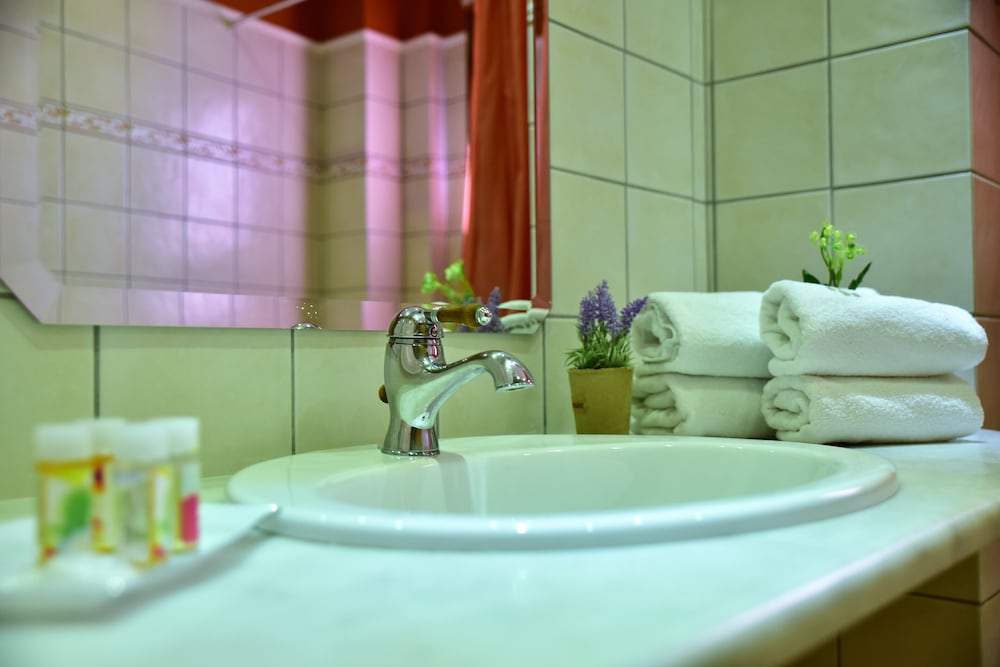 Фото Mont Helmos Hotel