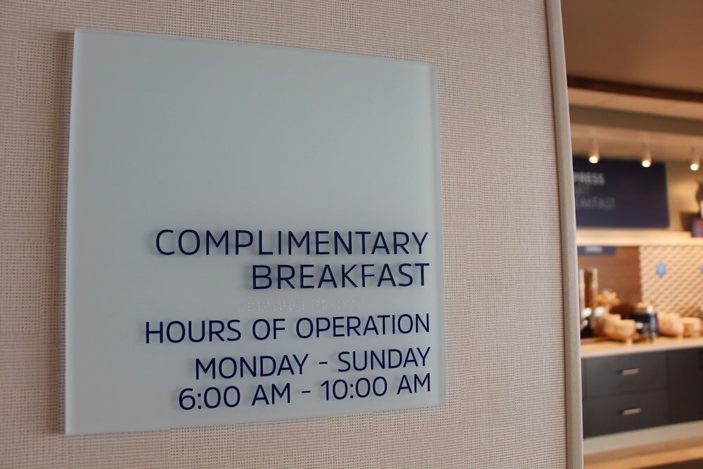 Фото Holiday Inn Express & Suites Phoenix - Airport North, an Ihg Hotel