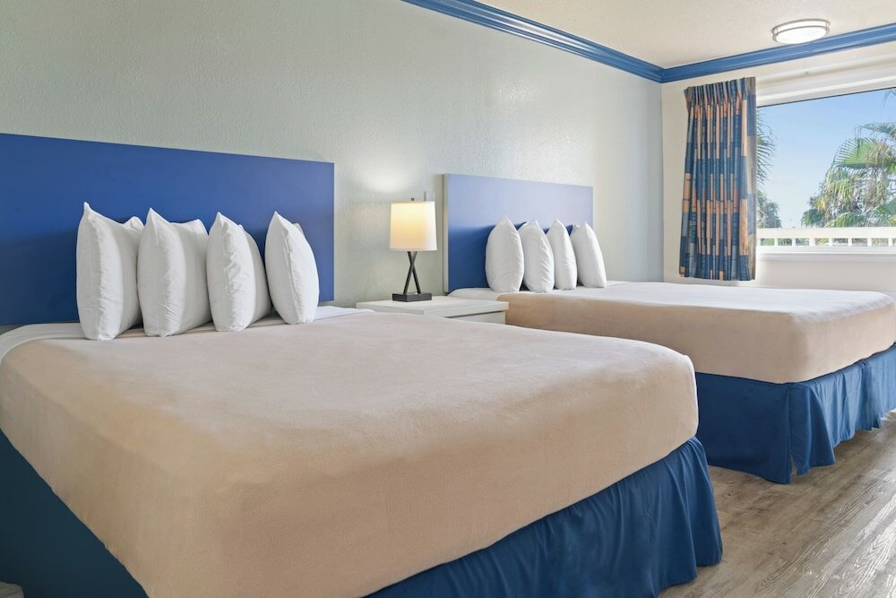 Фото SureStay Plus by Best Western Orlando International Drive