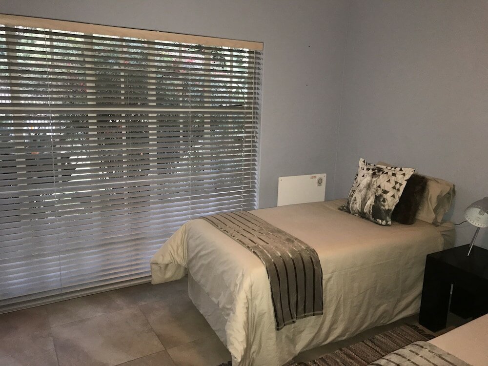 Фото Aerotropolis Guest Lodge