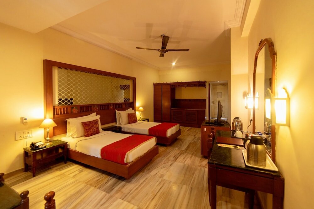 Фото Hotel Hilltop Palace