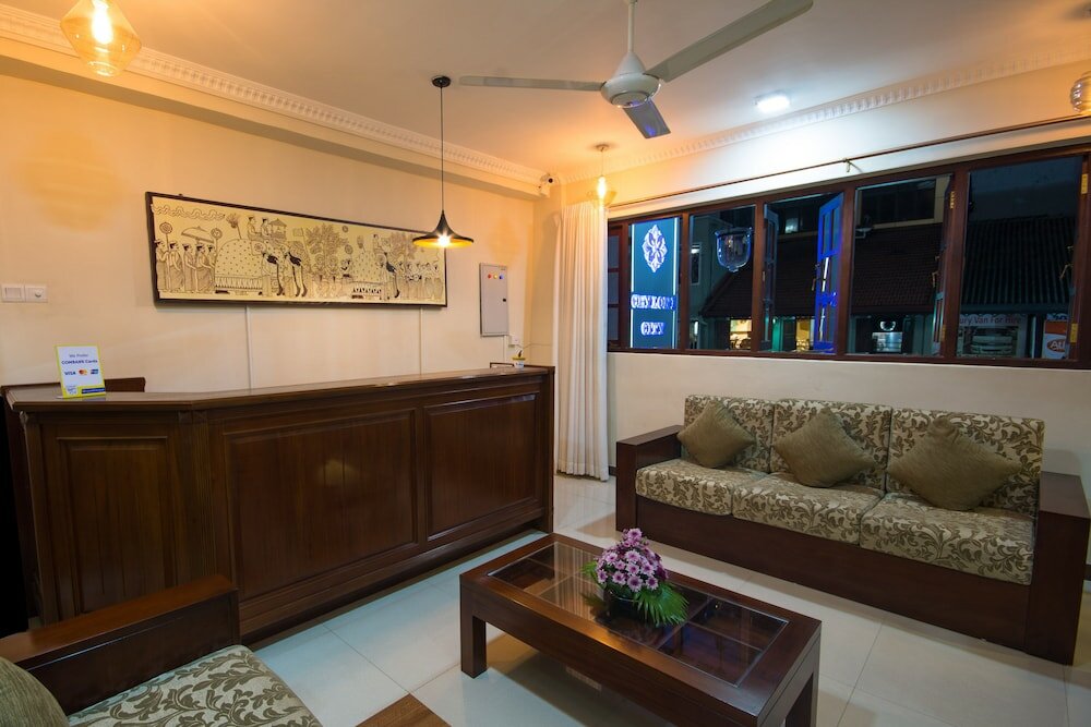 Фото Ceyloni City Hotel