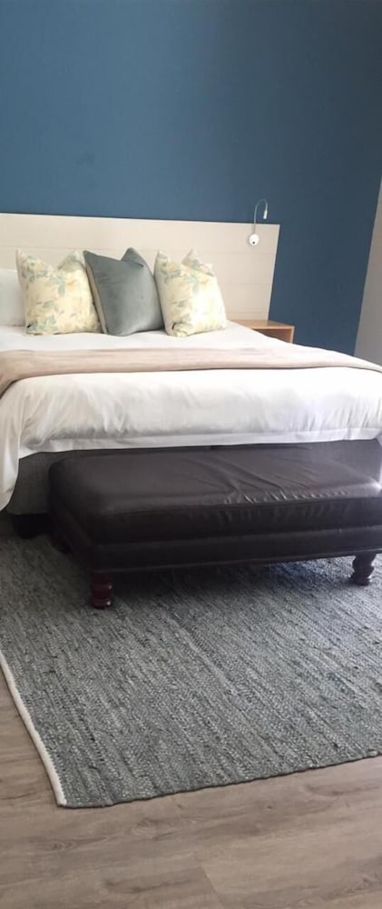 Фото The Hill Boutique Bed & Breakfast