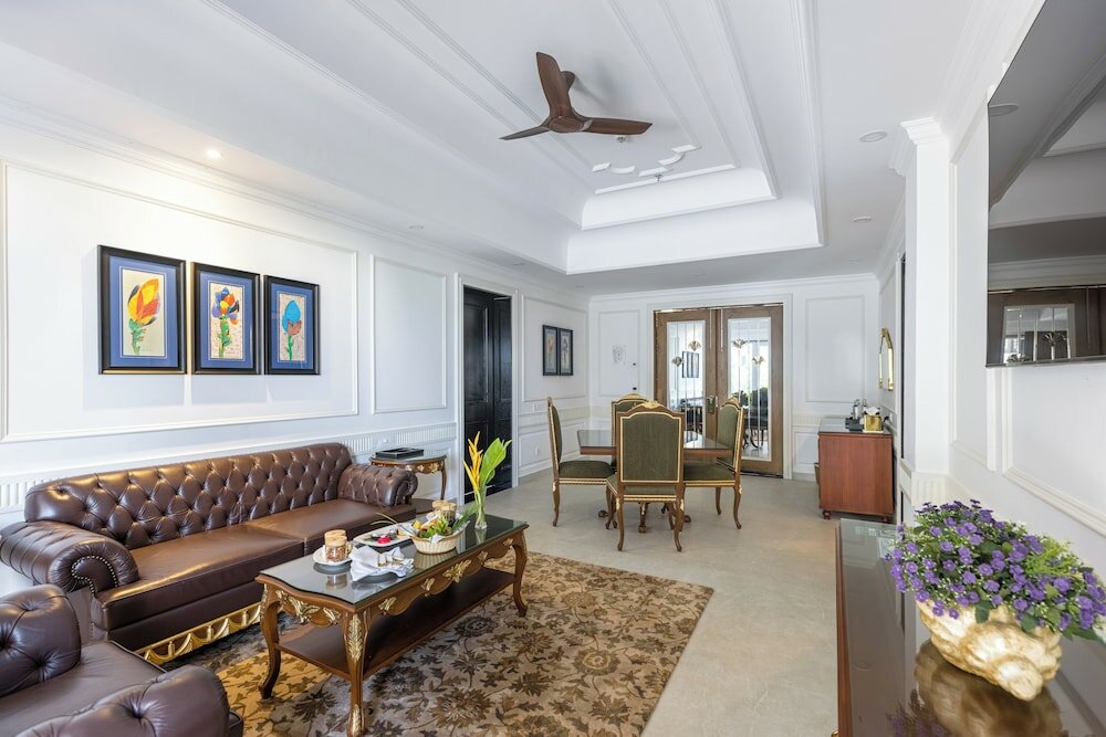 Фото Mayfair Palm Beach Resort