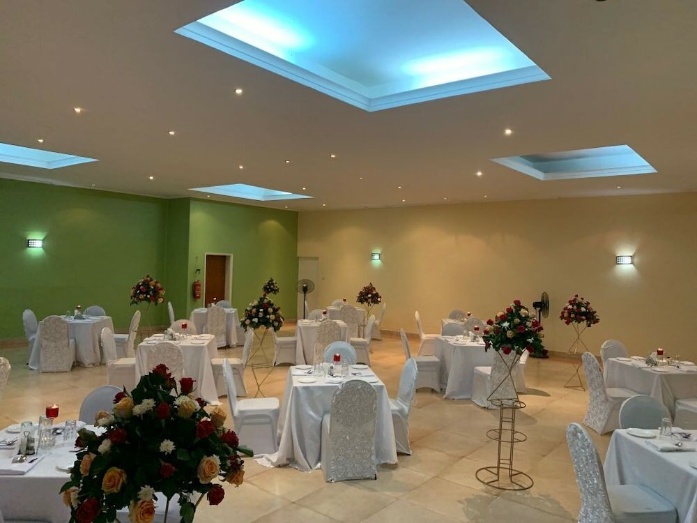 Фото The Equator Hotel