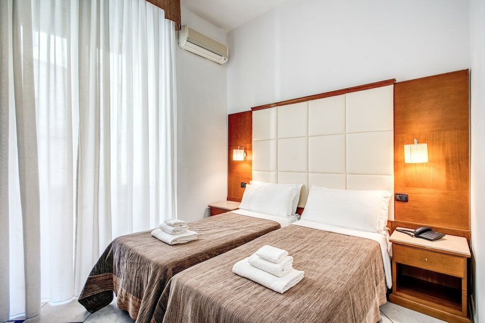 Фото Hotel Garibaldi Naples