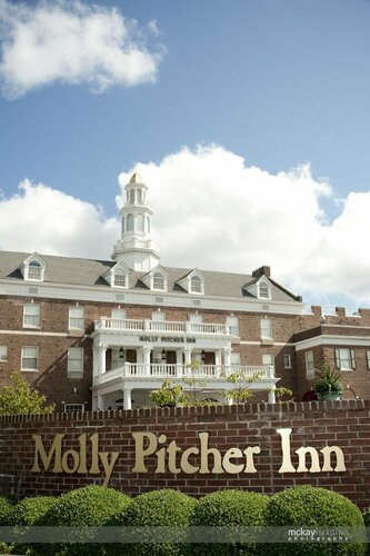 Внешний вид отеля Molly Pitcher Inn в Ред-Банке, фото 1