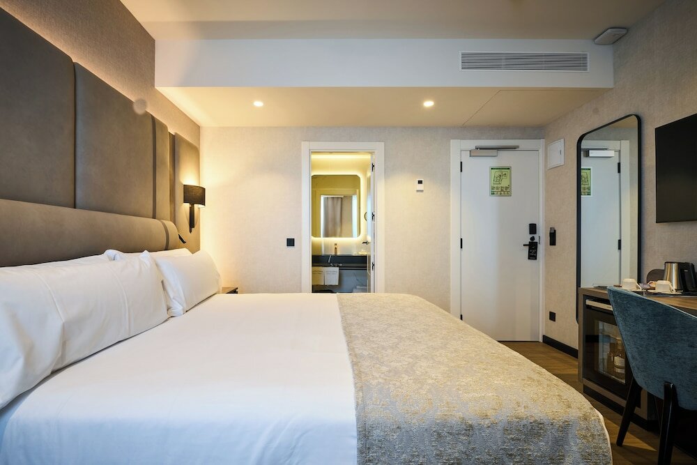 Фото Отель Catalonia Portal de l’Ángel