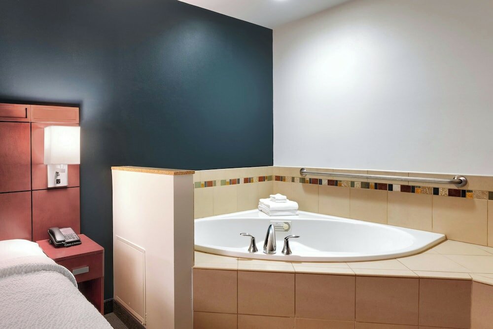 Фото Courtyard by Marriott Lincoln Downtown