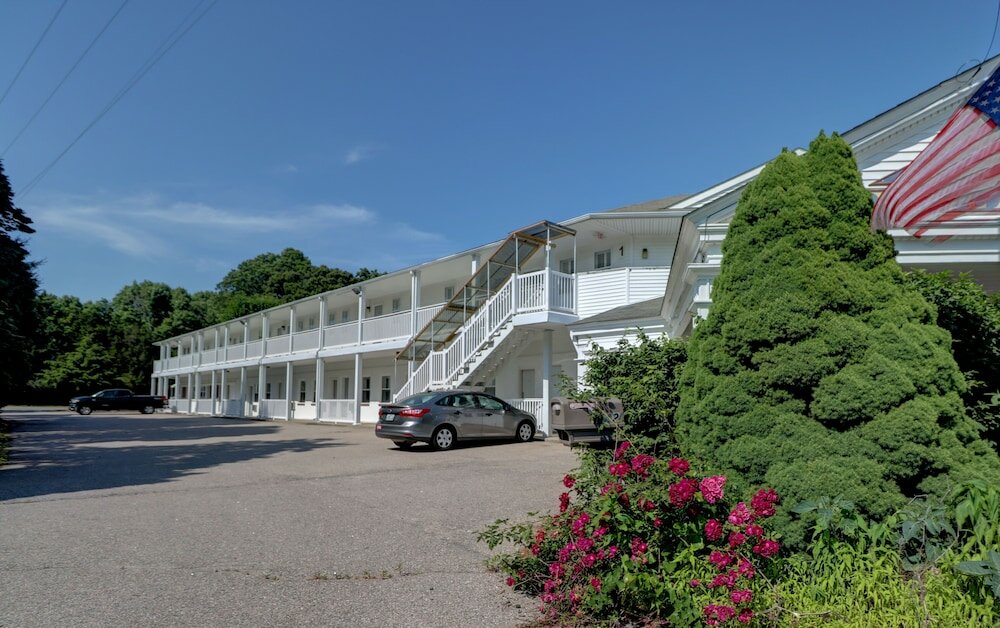 Фото Hamilton Village Inn