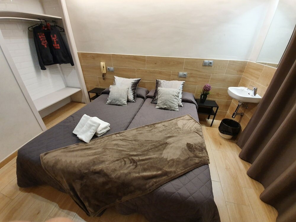 Фото Hostal Sant Ramón