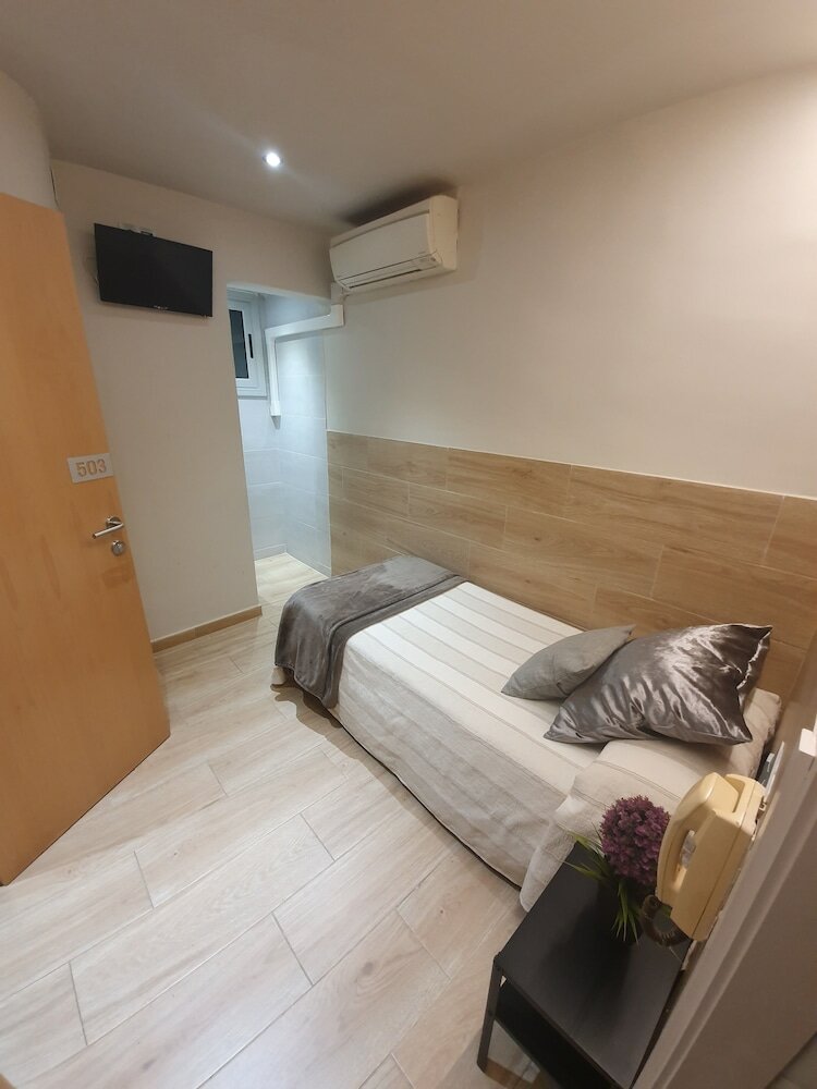 Фото Hostal Sant Ramón