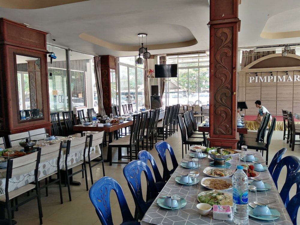 Фото Pimpimarn Beach Hotel