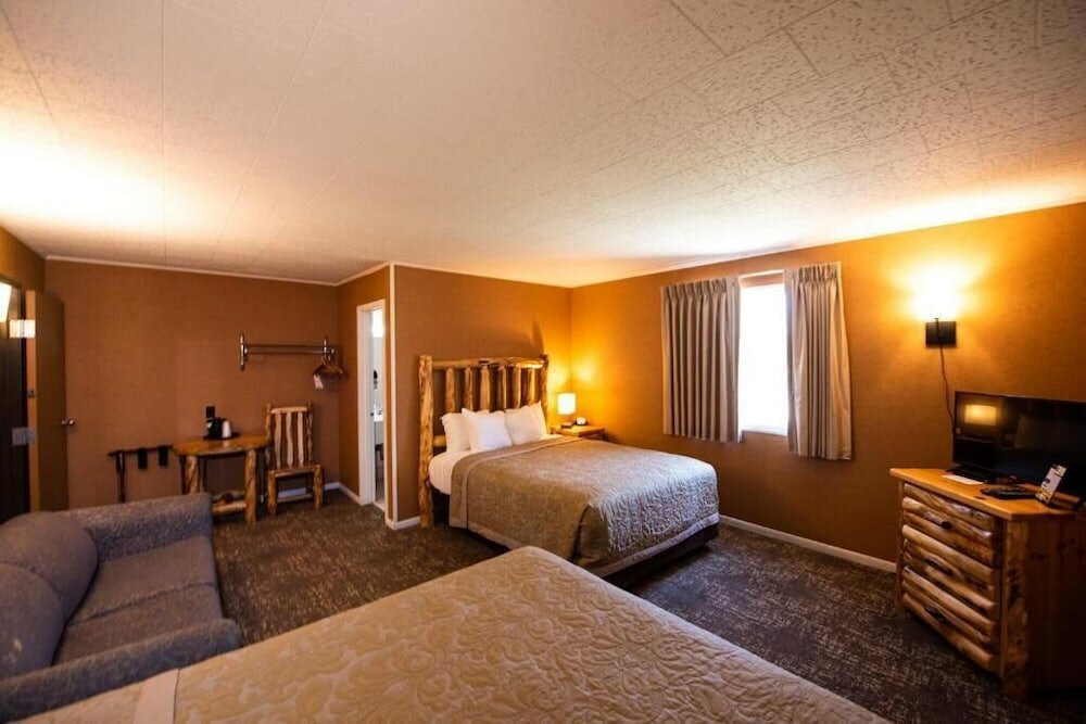 Фото Super 8 by Wyndham Bridgeview of Mackinaw City